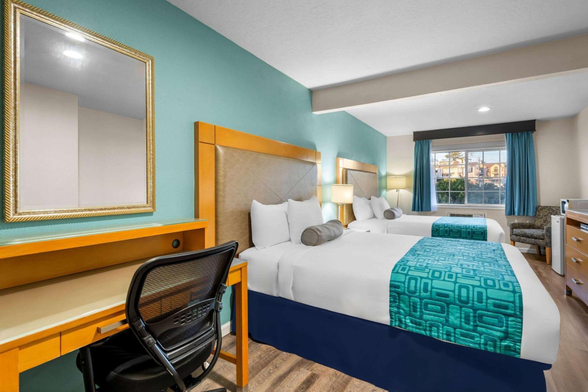 Howard Johnson By Wyndham Santa Cruz Beach Boardwalk Eksteriør billede