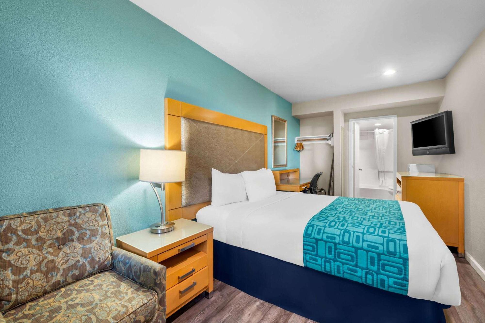 Howard Johnson By Wyndham Santa Cruz Beach Boardwalk Eksteriør billede