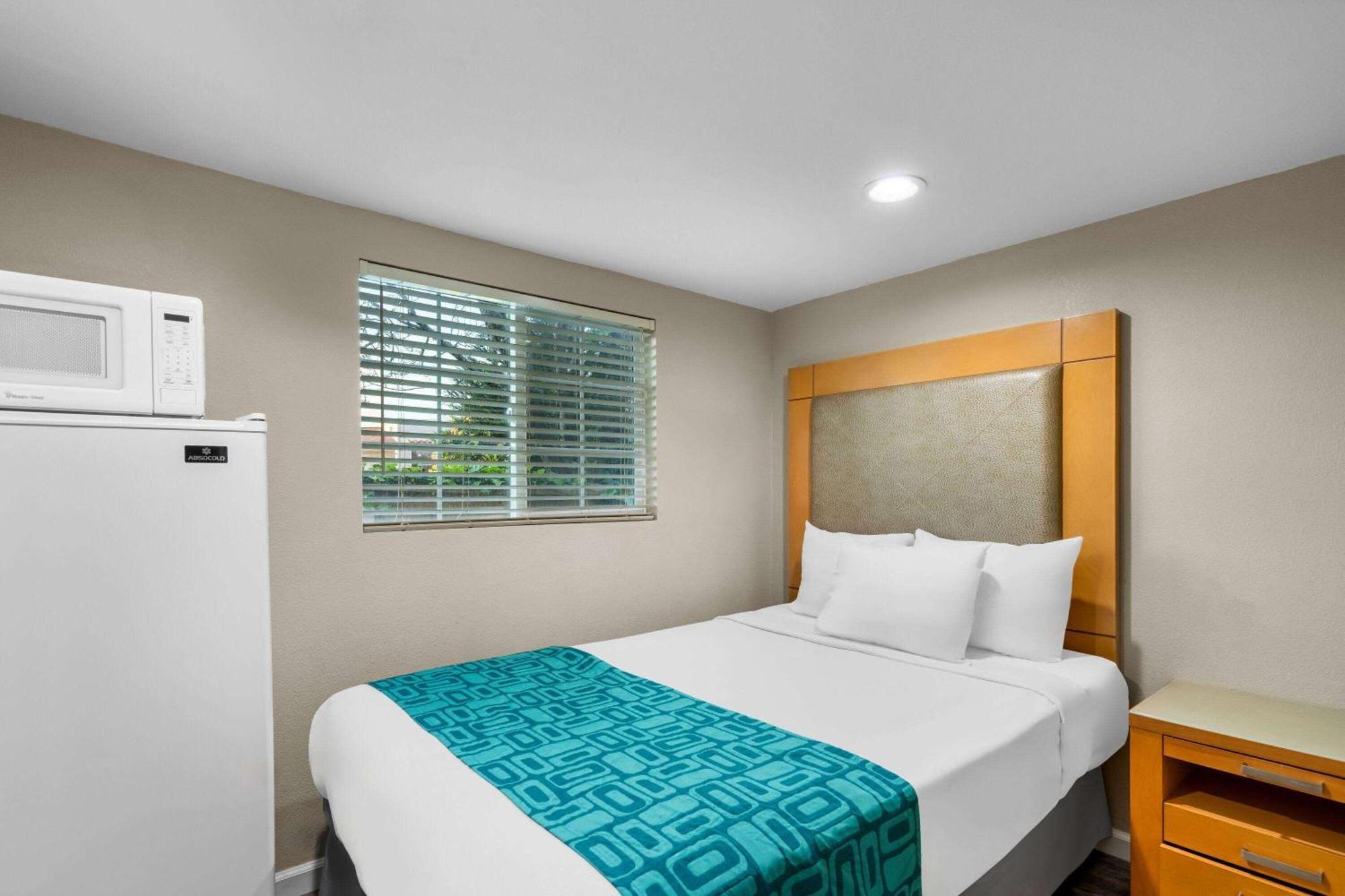 Howard Johnson By Wyndham Santa Cruz Beach Boardwalk Eksteriør billede