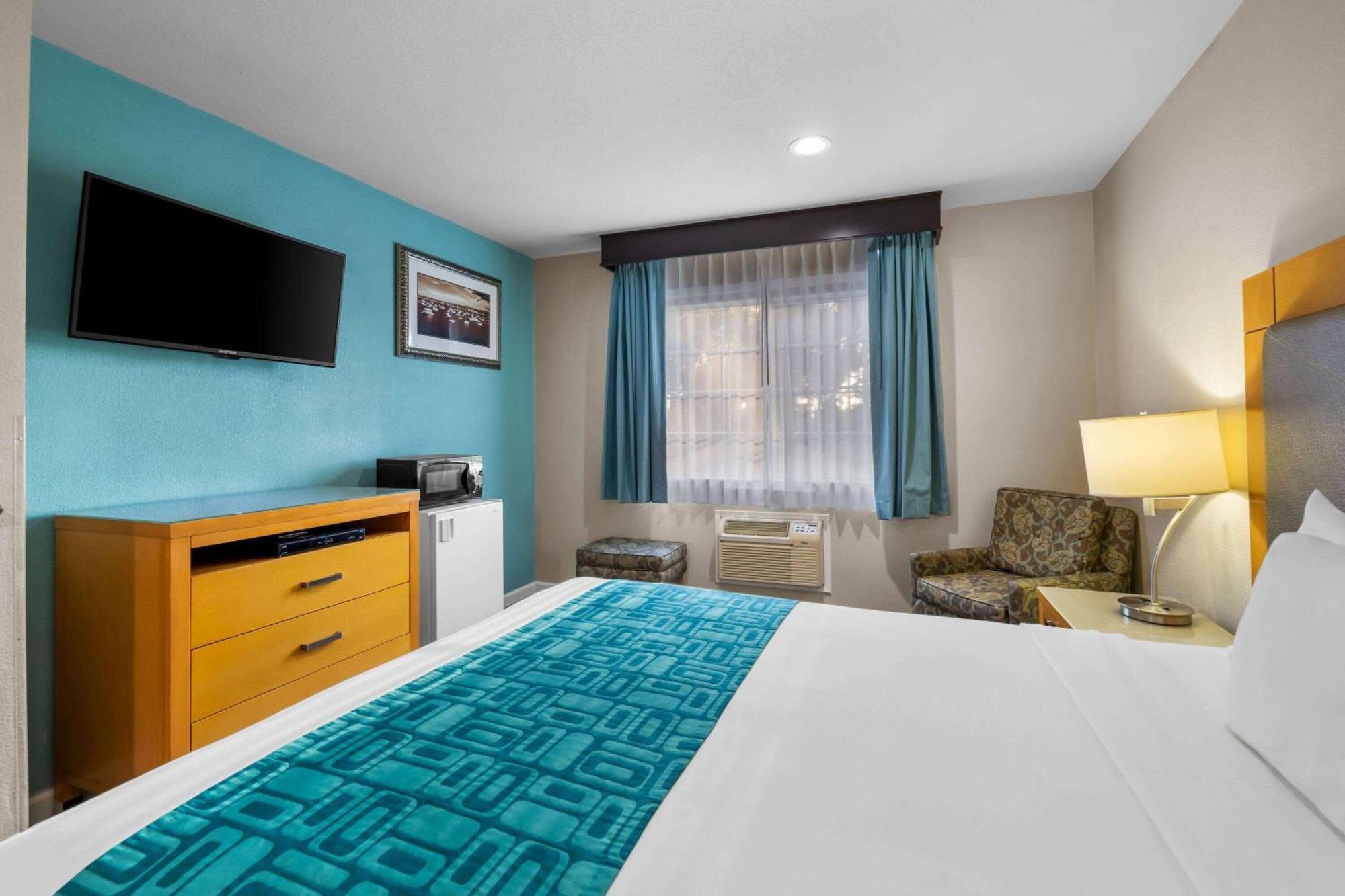 Howard Johnson By Wyndham Santa Cruz Beach Boardwalk Eksteriør billede