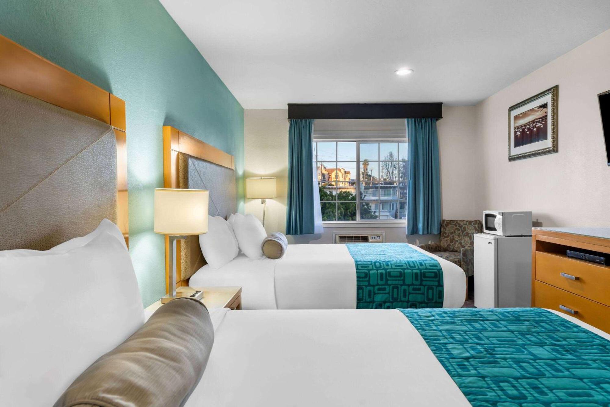 Howard Johnson By Wyndham Santa Cruz Beach Boardwalk Eksteriør billede