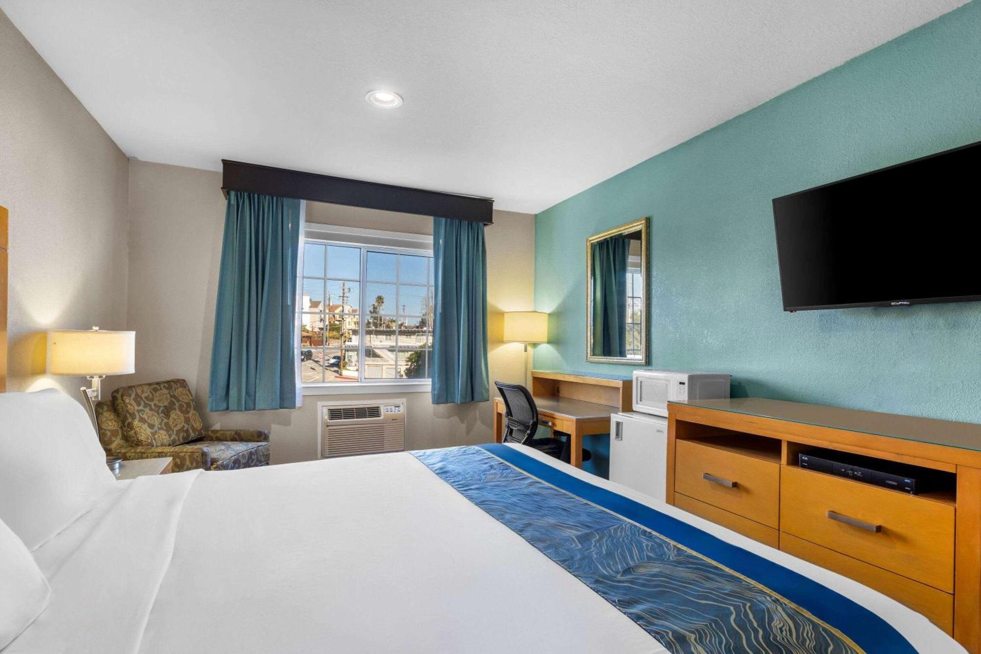 Howard Johnson By Wyndham Santa Cruz Beach Boardwalk Eksteriør billede
