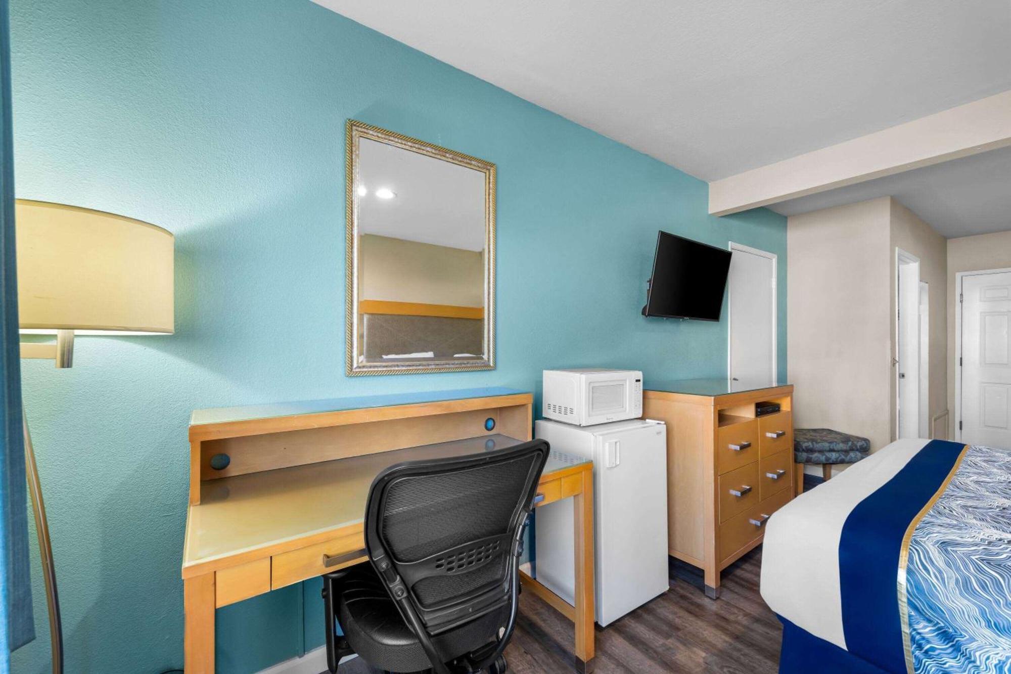 Howard Johnson By Wyndham Santa Cruz Beach Boardwalk Eksteriør billede