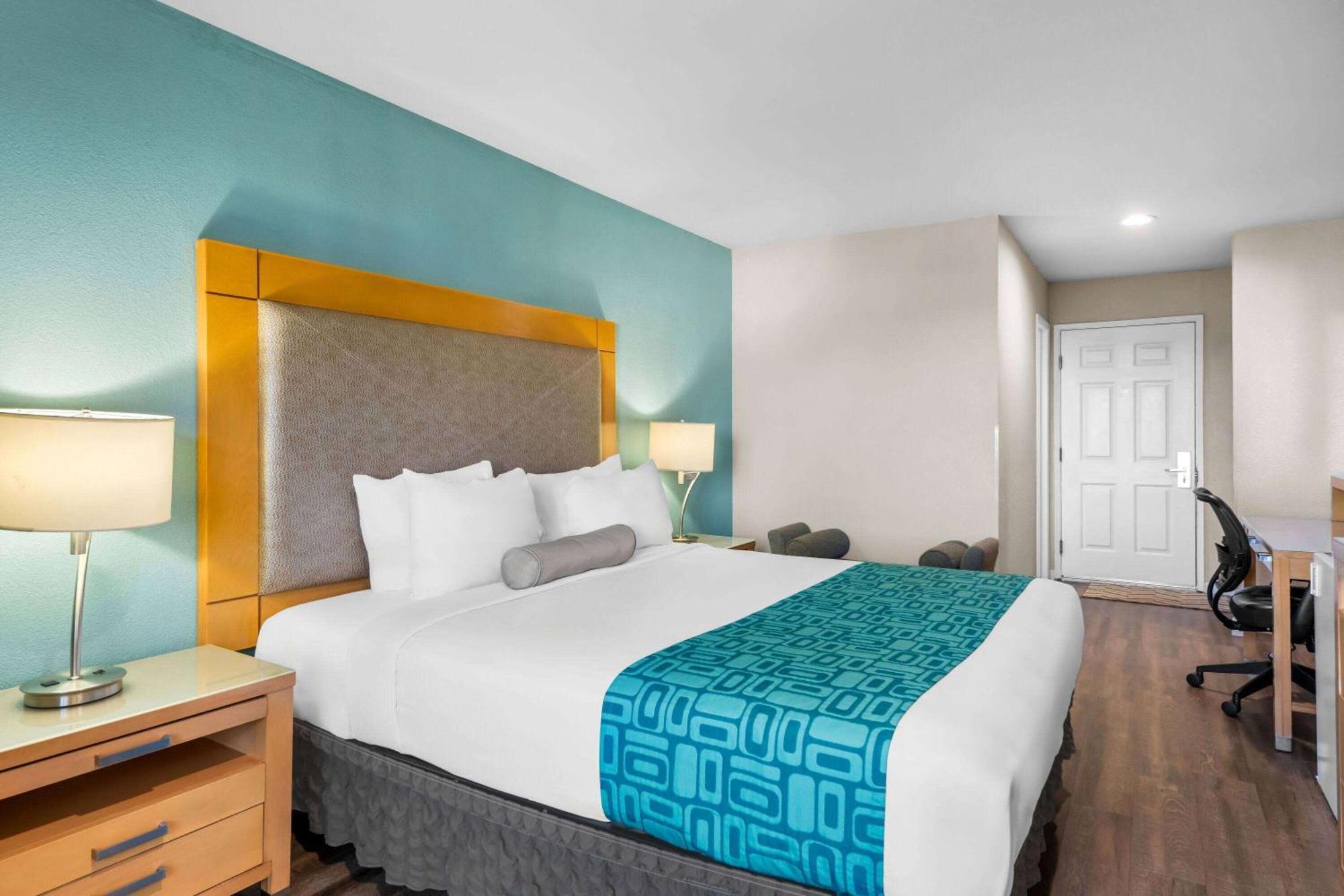 Howard Johnson By Wyndham Santa Cruz Beach Boardwalk Eksteriør billede
