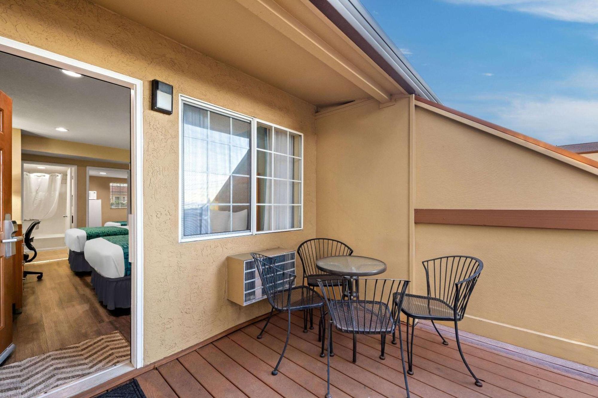Howard Johnson By Wyndham Santa Cruz Beach Boardwalk Eksteriør billede