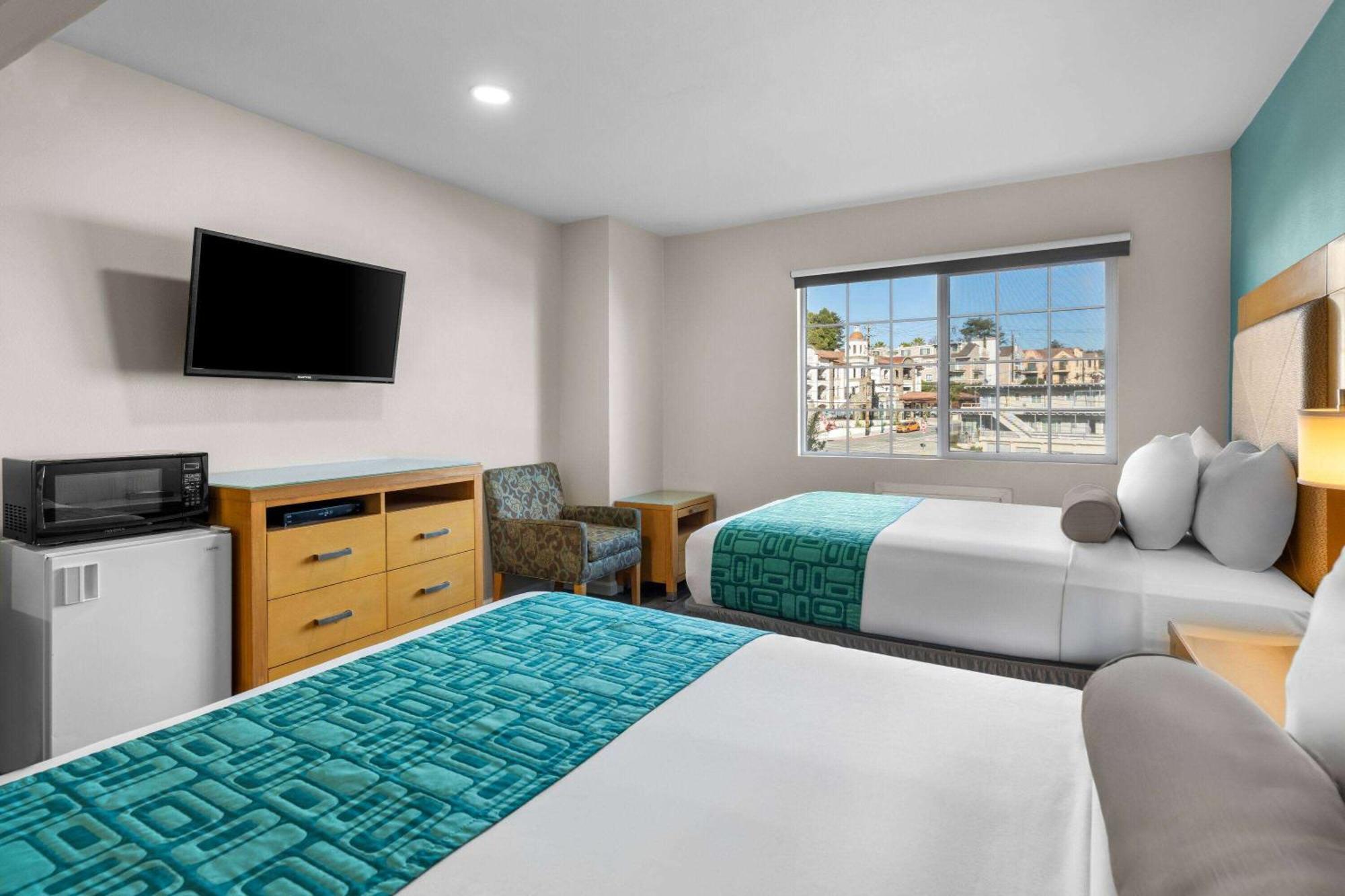 Howard Johnson By Wyndham Santa Cruz Beach Boardwalk Eksteriør billede